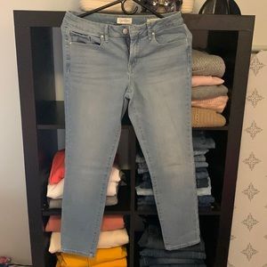 Women’s rolled crop skinny stonewash, jeans